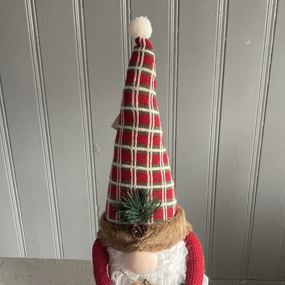 NWT-STUNNING- 31.5” Holiday Gnome Sitter Decor w/ a Wooden Joy Christmas Tree 🌲 - Picture 4 of 17